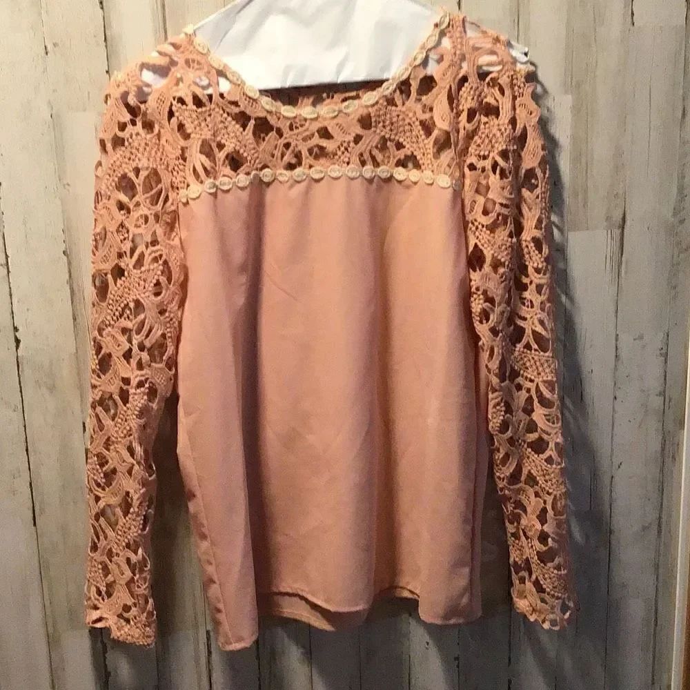 Blouse peachy pink with lacey shoulders size XL